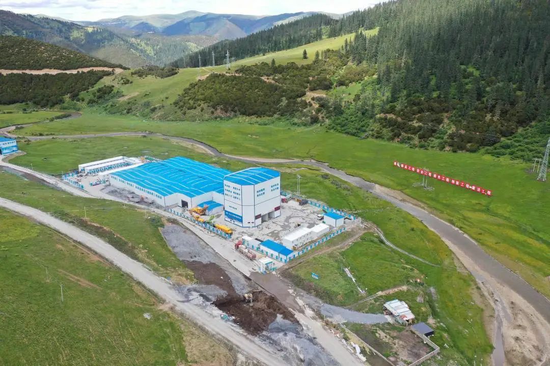 “站”立高原！徐工攪拌站助力川藏線建設(shè)！