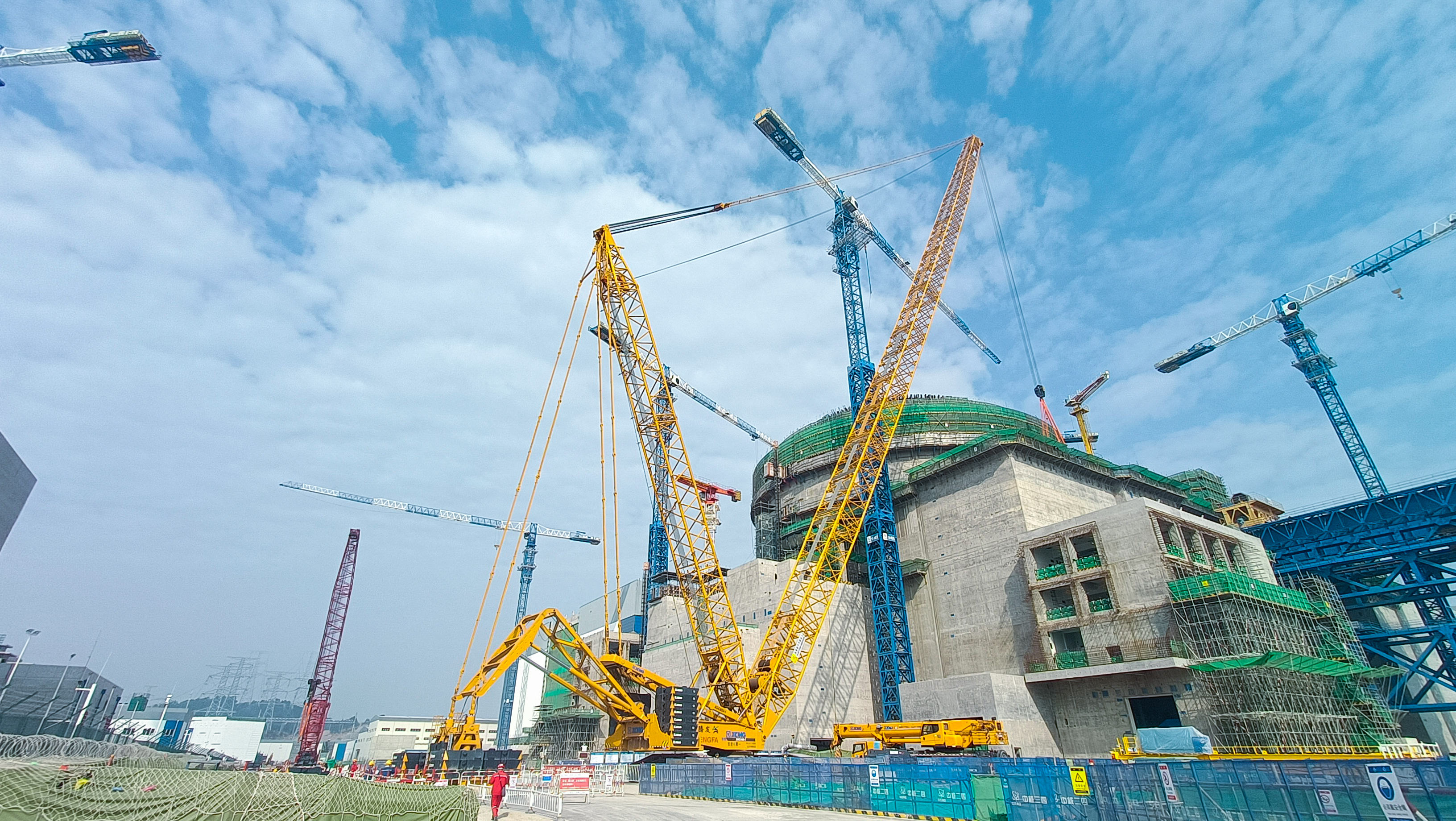 “穩(wěn)”字當(dāng)頭！徐工XGC800-I履帶起重機(jī)助建福建大型核電項目