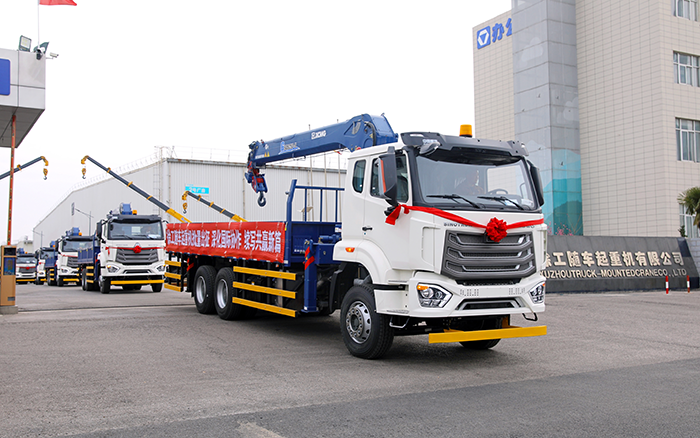 徐工SQS250隨車起重機批量發(fā)車，助力 “一帶一路” 沿線基建騰飛