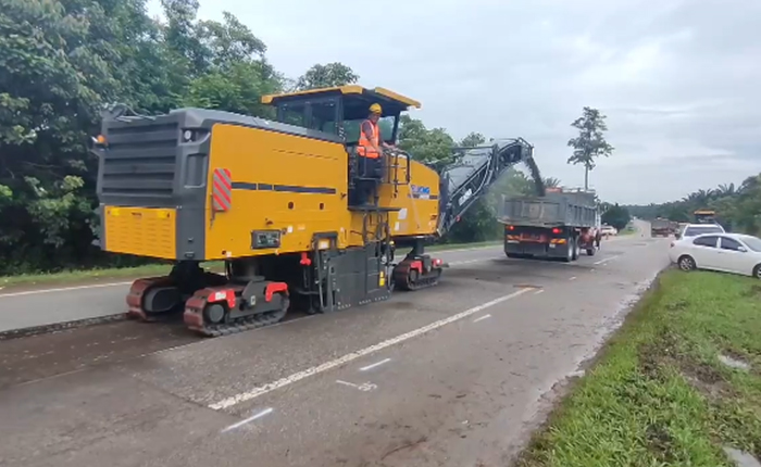 徐工成套道路機(jī)械油面施工，這次在馬來西亞！