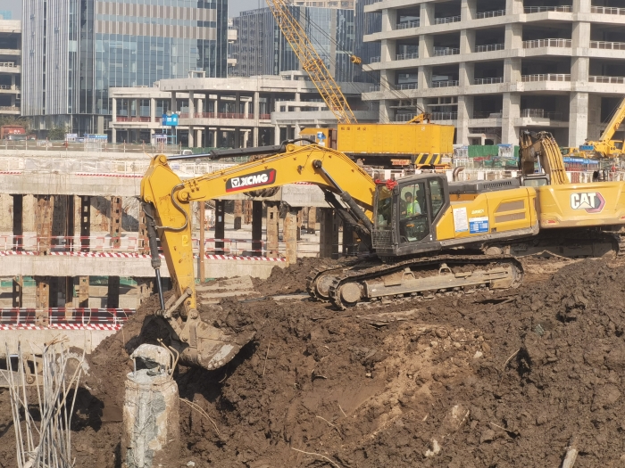 品質(zhì)+節(jié)油+高效！徐工XE335GK助建亞洲最大地下空間