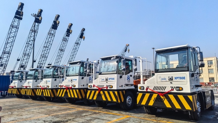 新車交付忙！徐工新能源重載牽引車以多維優(yōu)勢賦能大宗貨物智慧轉(zhuǎn)運